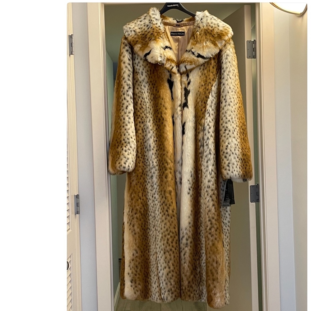 FAUX FUR NWT PAMELA MCCOY NEW YEAR’S TIMES SQUARE Luxurious NEW Bobcat Lynx